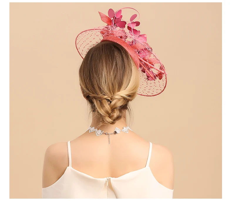 Tocado plato con flores y redecilla rosa – Disponible en varios colores